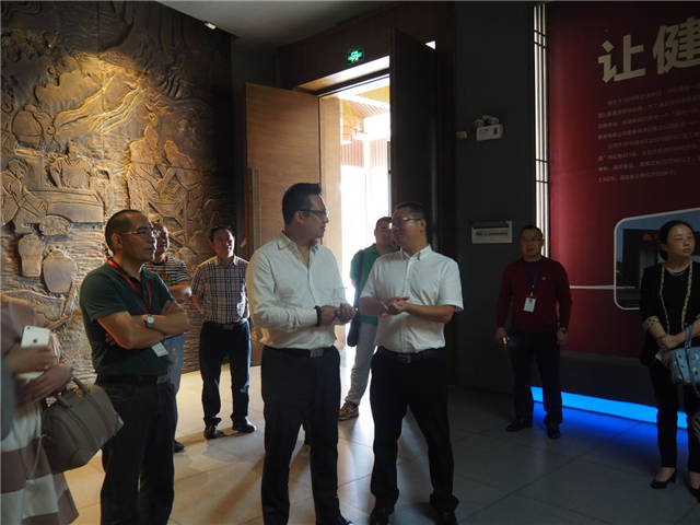 熱烈歡迎香港西貢區(qū)工商聯(lián)魏志偉會(huì)長(zhǎng)一行到東辰集團(tuán)參觀訪問