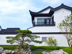 院子帶著春的熱鬧，在山海間歡騰