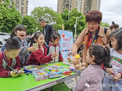 孩子財(cái)商如何培養(yǎng)？這個(gè)市集東辰娃娃開(kāi)辦了四屆