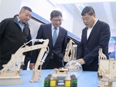 四川省教育廳崔昌宏副廳長(zhǎng)來(lái)成都東辰外國(guó)語(yǔ)學(xué)校調(diào)研視察